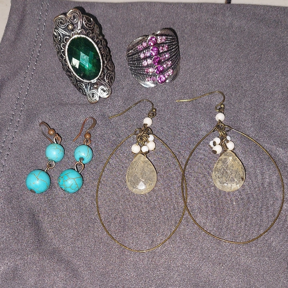 Fun costume Jewelry 2 Rings And 2 Earrimgs .Western/ Boho .